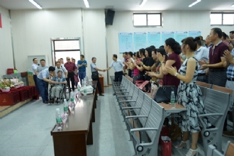 百余校友聚首:最难忘高中时光