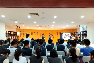 马陵中学|走进经典,品鉴百样人物——我校举行《红楼梦》读书交流报告会