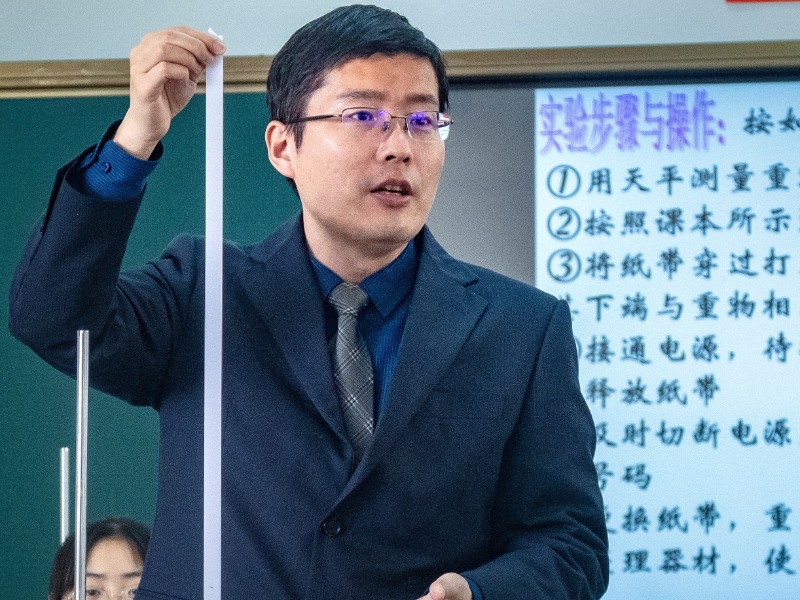 党委委员、副校长:蔡之刚