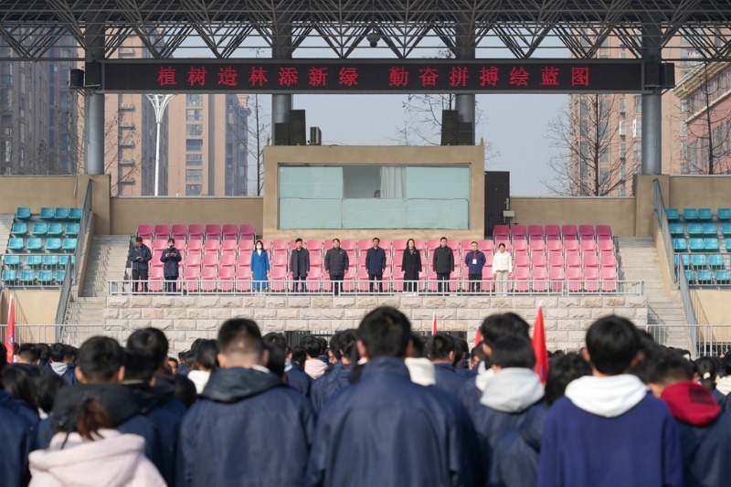 马陵中学｜植树造林添新绿，勤奋拼搏绘蓝图——马陵中学2024－2025学年度第二学期第5周升旗仪式