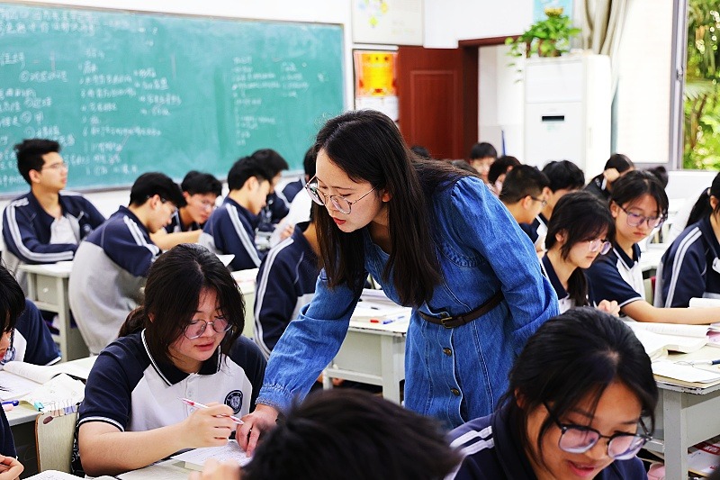 马陵中学│以赛促教展风采,“养正学堂”育新篇——马陵中学2025年“养正学堂”杯课堂教学大赛圆满收官