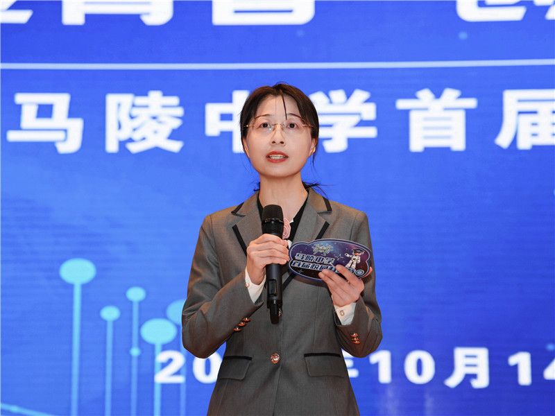 2.主持人.jpg